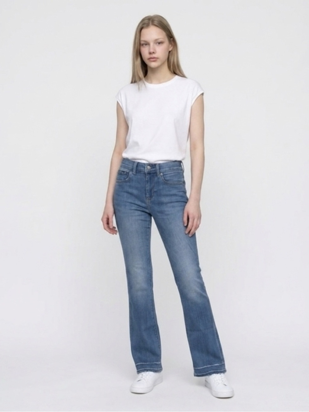 EXPRESS Barely Boot Mid Rise Jeans